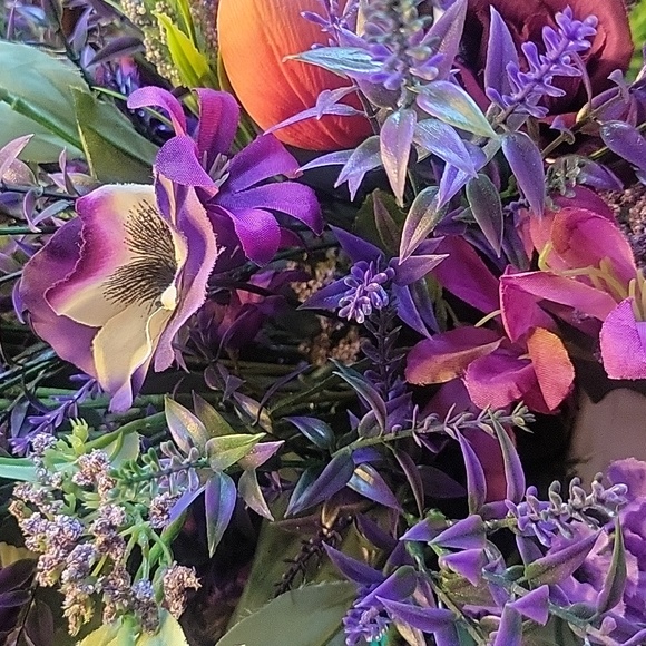 White ceramic purple silk flower arrangement - Picture 4 of 5